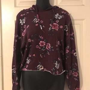 Long sleeve cropped sweatshirt